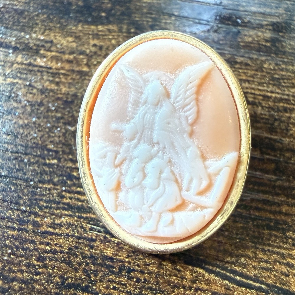 Antique Victorian Peach Angel Cameo Gold-Tone Frame 1" Brooch Pin